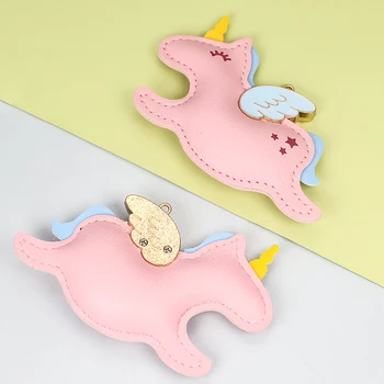 1Piece animacinių filmų rožinis vienaragis vaikams dovanų keychain pakabukas kūrybos lydinio sparnus mėnulis mielas gyvūnų key chain lady maišelį priedai